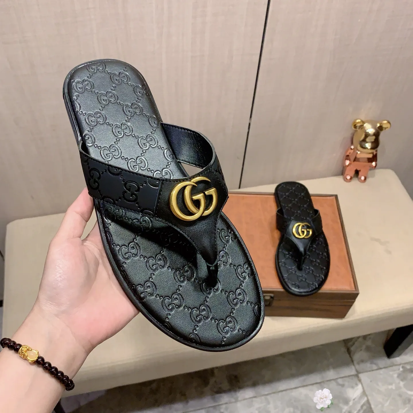 Slippers: New model: Factory price: 240💰💰🎩🎩🔥🔥《 Gucci* 》Series of slippers top purchasing agent🔍🔍Sold simultaneously for men, original Italian imported webbing made of selected cowhide, exquisite workmanship,), sole: (super comfortable) original factory special sole, ⚠️exclusive double-layer movable molded sole super comfortable⚠️, real shot🎬the real thing is more beautiful🔍🔍266 regular code 38-45,
